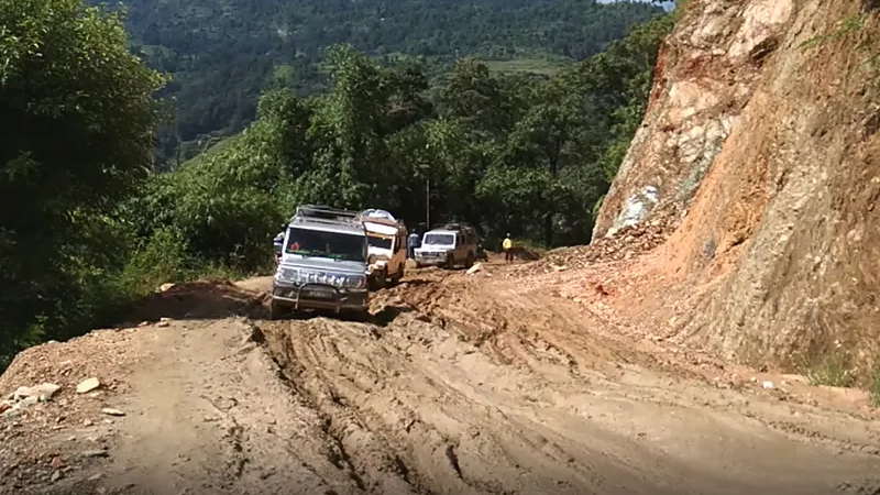 वर्षभरी गाडी नगुड्ने नाममात्रका ग्रामीण सडक